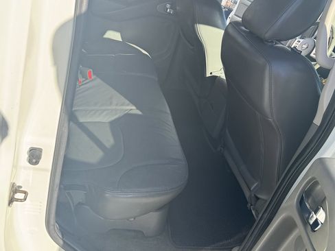 Used 2015 Nissan Frontier SL w/ Moonroof Package image 20