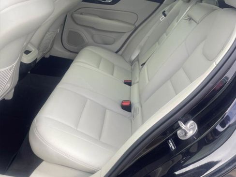 Used 2025 Volvo V60 B5 Cross Country Plus image 8