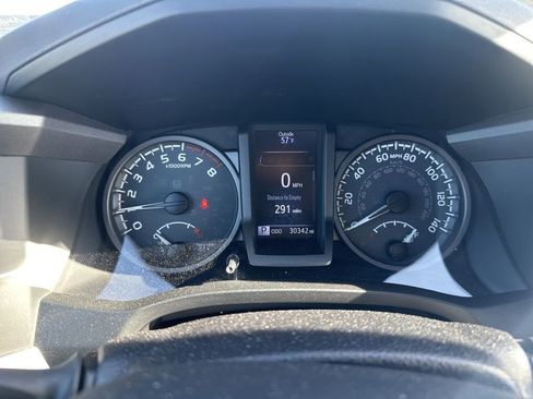 Used 2018 Toyota Tacoma TRD Off-Road w/ TRD Premium Off Road Package RWD image 12