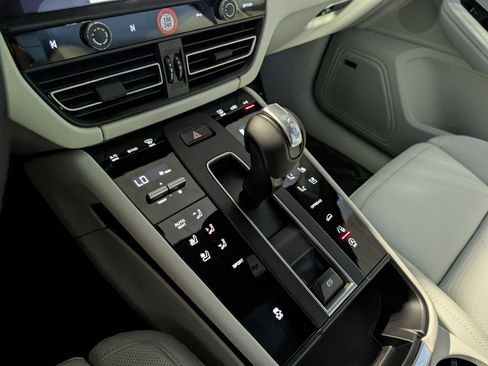 New 2026 Porsche Macan image 37