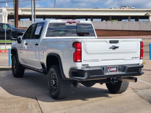 Used 2025 Chevrolet Silverado 2500 ZR2 w/ Technology Package AWD/4WD image 5