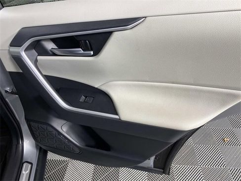 Used 2024 Toyota RAV4 XLE image 27