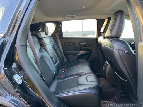 Used 2019 Jeep Cherokee Latitude Plus w/ Comfort/Convenience Group AWD/4WD image 14