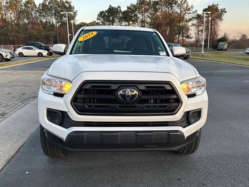 Used 2019 Toyota Tacoma SR image 8