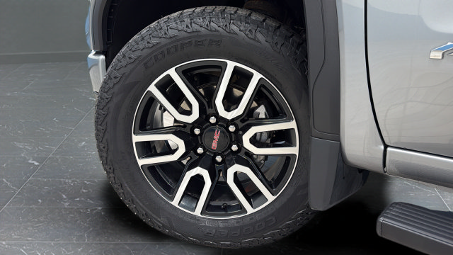 Used 2023 GMC Sierra 1500 AT4 w/ Technology Package AWD/4WD image 46