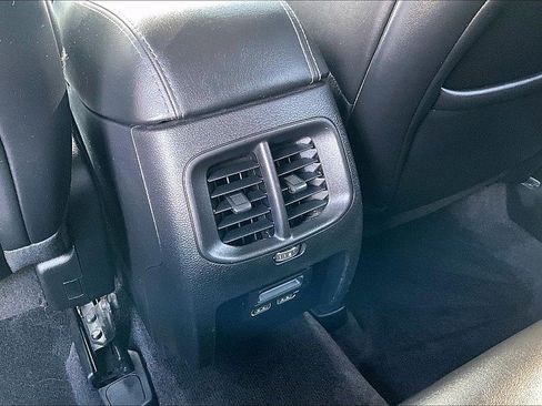 Used 2019 Jeep Cherokee Latitude Plus FWD image 21