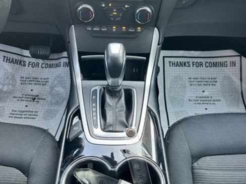 Used 2018 Ford Edge SEL FWD image 9
