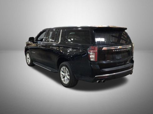 Used 2021 Chevrolet Suburban Premier w/ Premium Package AWD/4WD image 2