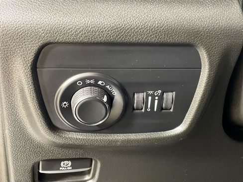 Used 2023 Jeep Grand Cherokee L Laredo image 10