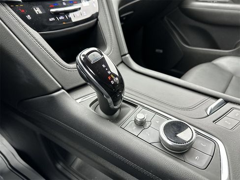 Used 2025 Cadillac XT6 Premium Luxury image 20