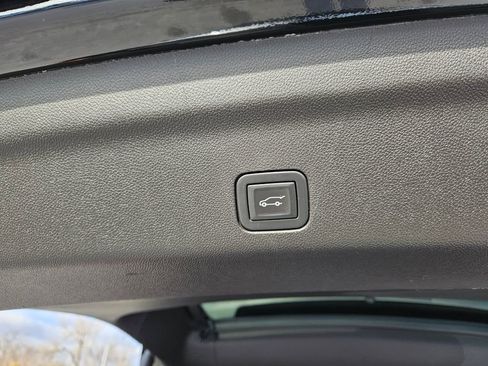 Used 2021 GMC Yukon Denali w/ Denali Ultimate Package image 32