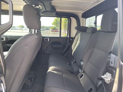 Used 2023 Jeep Gladiator Sport AWD/4WD image 14