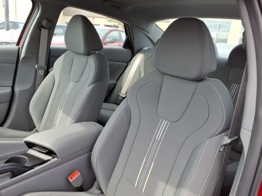 Certified 2026 Hyundai Elantra Sport FWD image 15