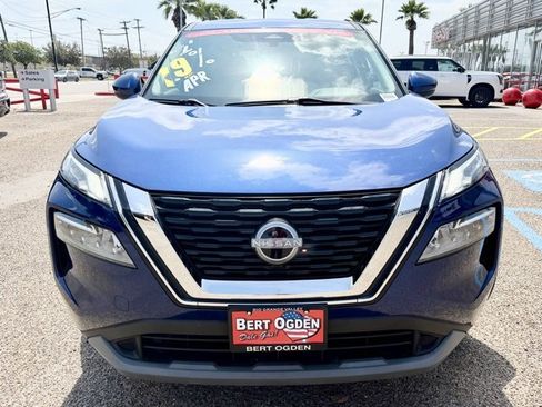 Certified 2022 Nissan Rogue SV image 2