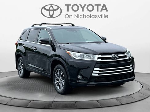 Used 2017 Toyota Highlander XLE AWD/4WD image 8