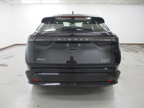 Used 2023 Nissan Ariya AWD image 5