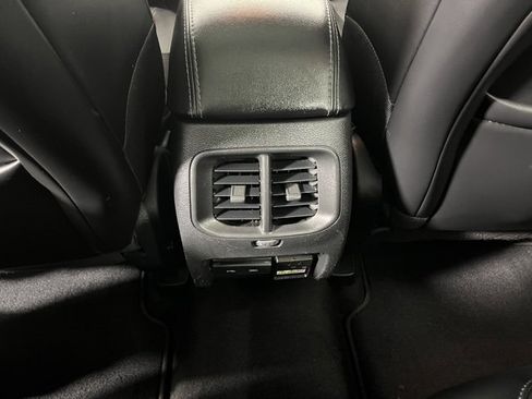 Used 2019 Jeep Cherokee Limited image 40