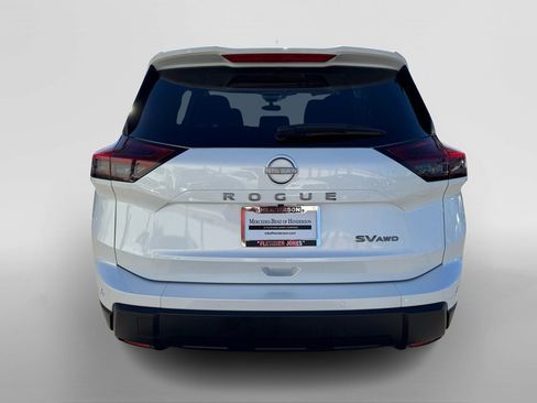 Used 2024 Nissan Rogue SV image 4