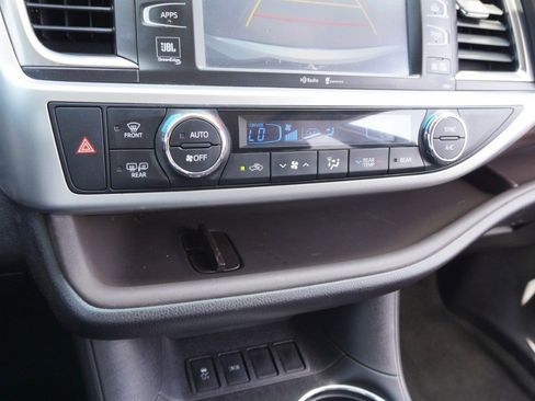Used 2015 Toyota Highlander Limited FWD image 19