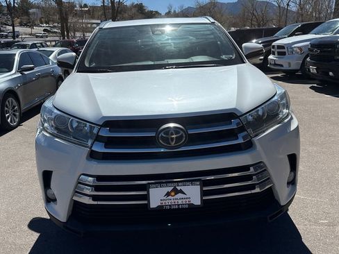 Used 2017 Toyota Highlander Limited image 2