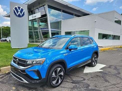 Used 2024 Volkswagen Taos SE AWD/4WD image 1
