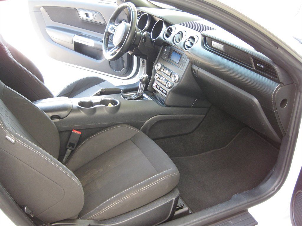 Used 2019 Ford Mustang Coupe RWD image 18