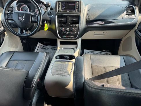 Used 2019 Dodge Grand Caravan SXT FWD image 12