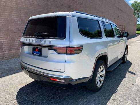 Used 2022 Jeep Wagoneer Series II AWD/4WD image 5