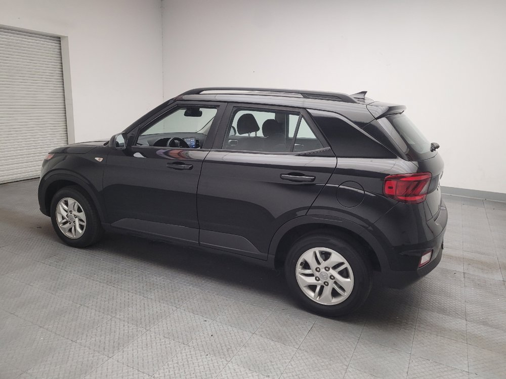 Used 2020 Hyundai Venue SEL w/ Convenience Package FWD image 3