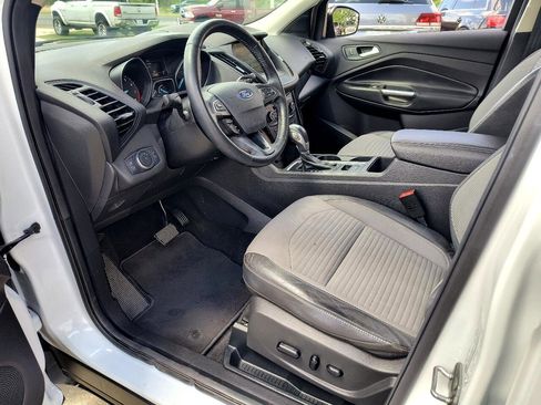 Used 2019 Ford Escape SE image 2