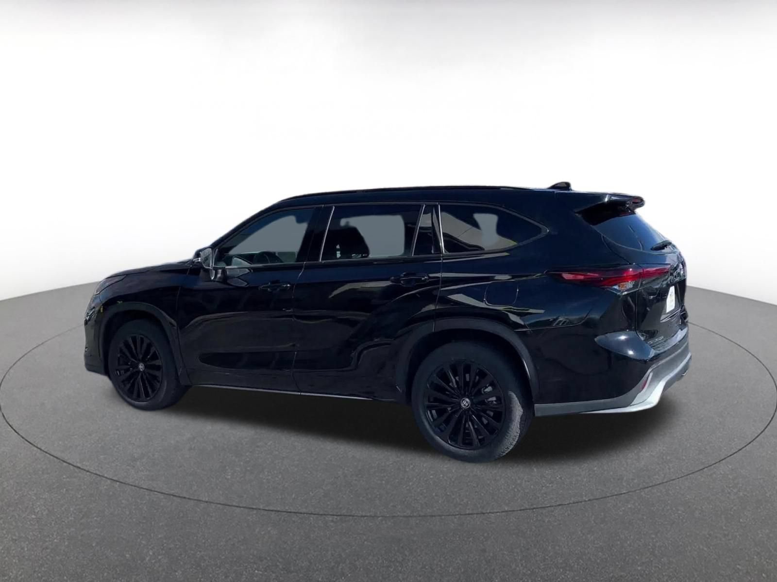 Used 2025 Toyota Highlander XSE AWD/4WD image 9