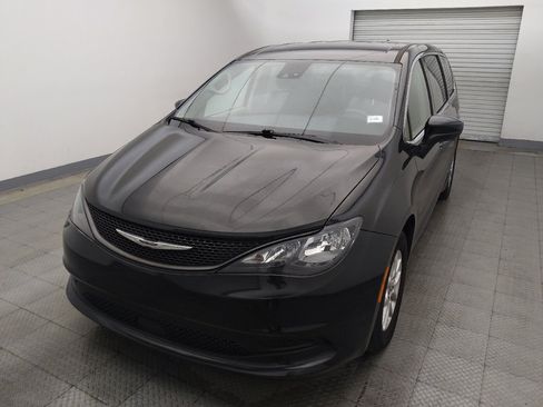 Used 2023 Chrysler Voyager LX FWD image 15