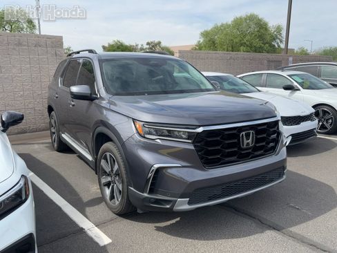 Used 2023 Honda Pilot Touring image 5