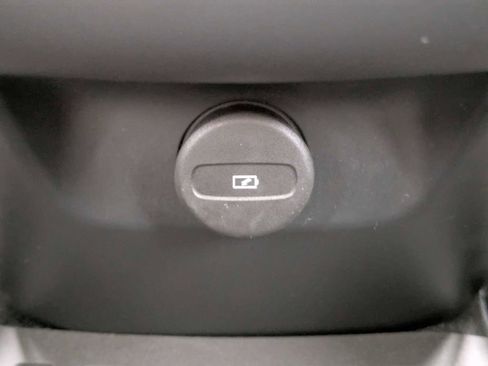 Certified 2025 Volvo XC60 B5 Ultra w/ Protection Package Premier AWD/4WD image 19