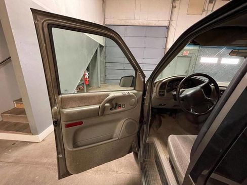 Used 1999 Chevrolet Astro AWD image 22