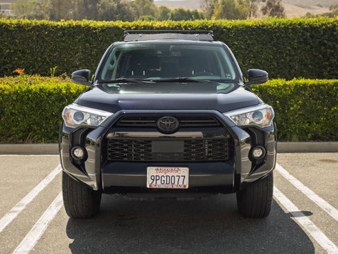 Used 2022 Toyota 4Runner SR5 AWD/4WD image 2