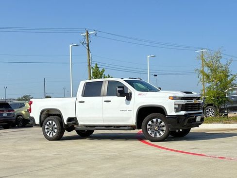 Used 2025 Chevrolet Silverado 2500 Custom w/ Custom Value Package AWD/4WD image 5