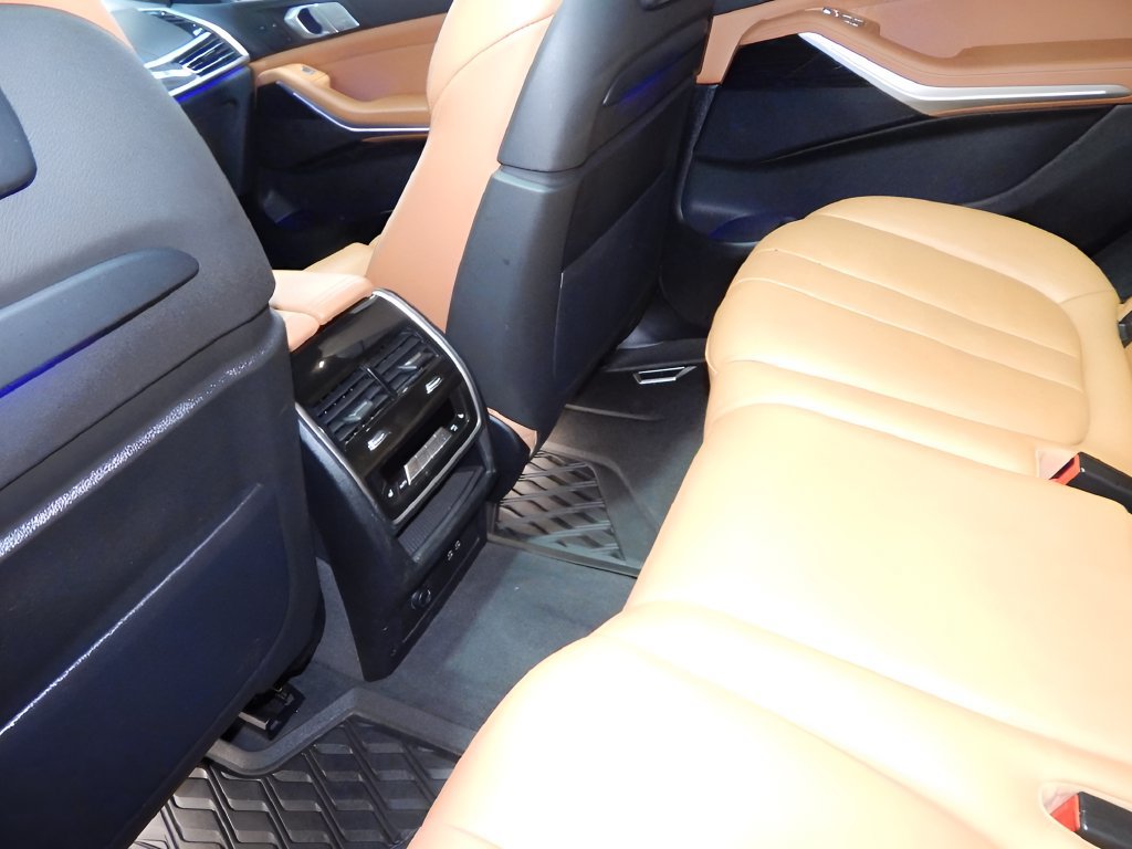 Used 2022 BMW X7 xDrive40i w/ Premium Excellence Package AWD/4WD image 28