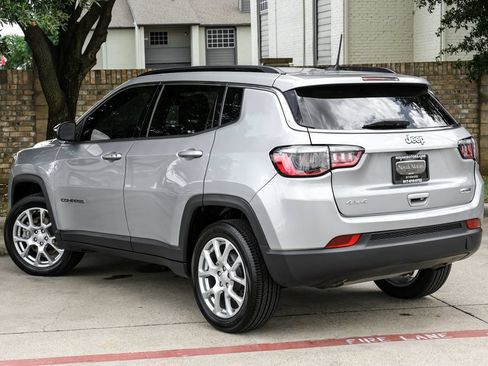 Used 2023 Jeep Compass Latitude AWD/4WD image 19