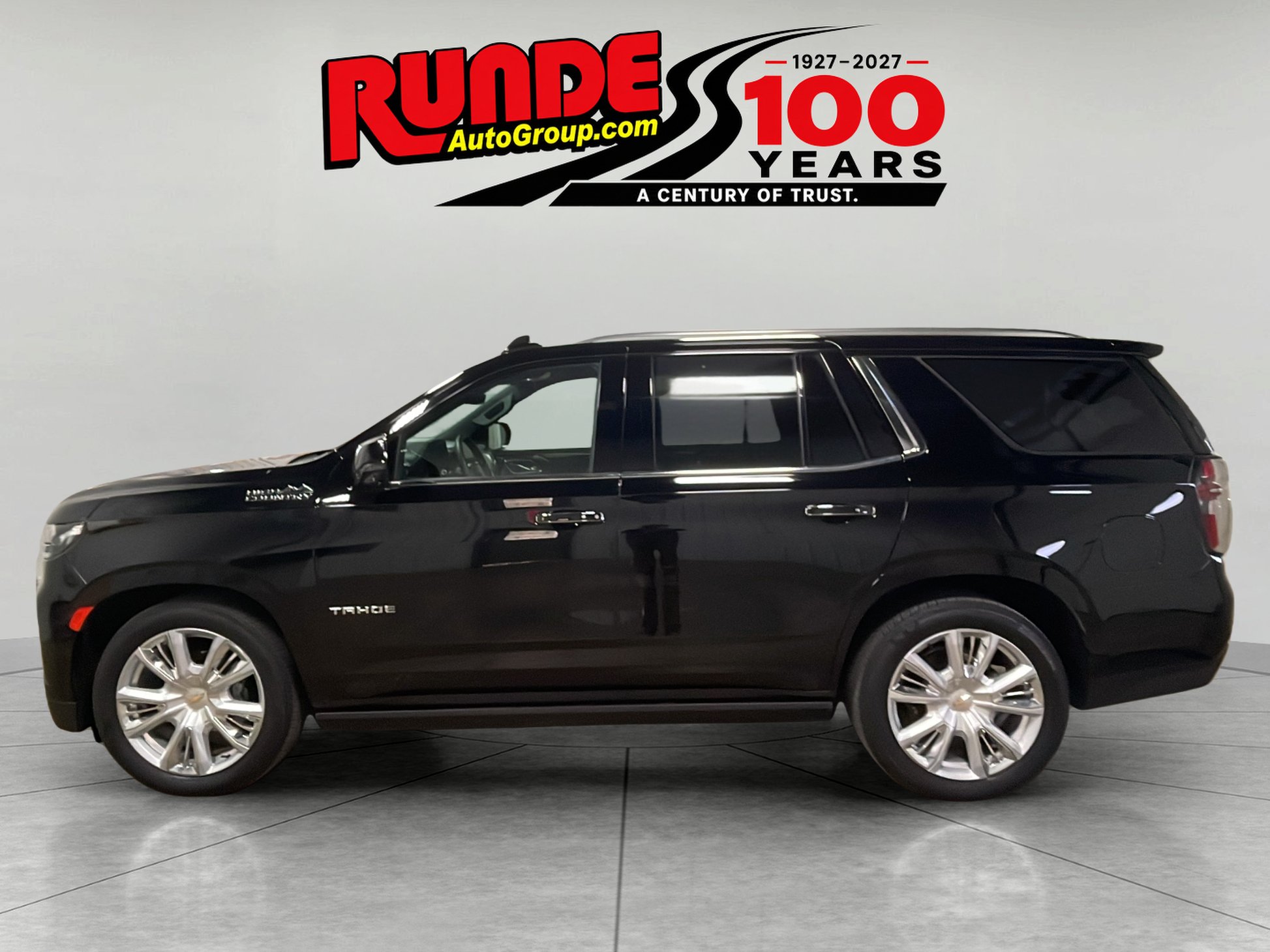 Used 2024 Chevrolet Tahoe High Country AWD/4WD image 2