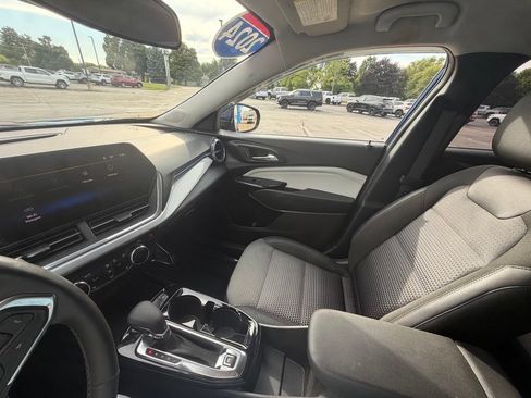 Used 2024 Chevrolet Trax LT w/ Driver Confidence Package FWD image 13