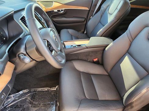 Used 2025 Volvo XC90 B5 Plus w/ Protection Package Premier image 5