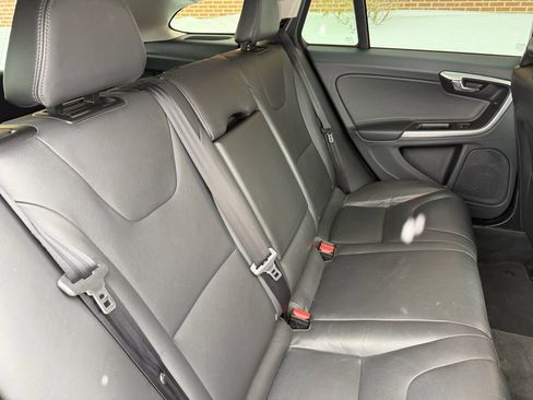 Used 2018 Volvo V60 T5 Cross Country w/ Convenience Package image 37