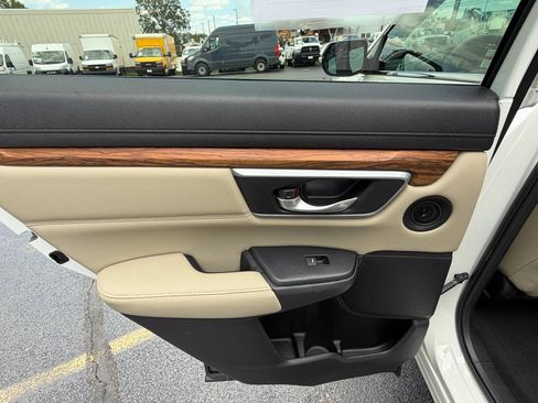 Used 2017 Honda CR-V Touring image 14
