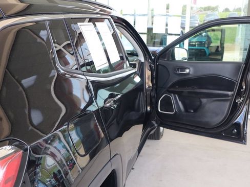 Used 2018 Jeep Compass Latitude AWD/4WD image 42