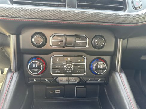 Used 2022 Chevrolet Suburban RST image 10