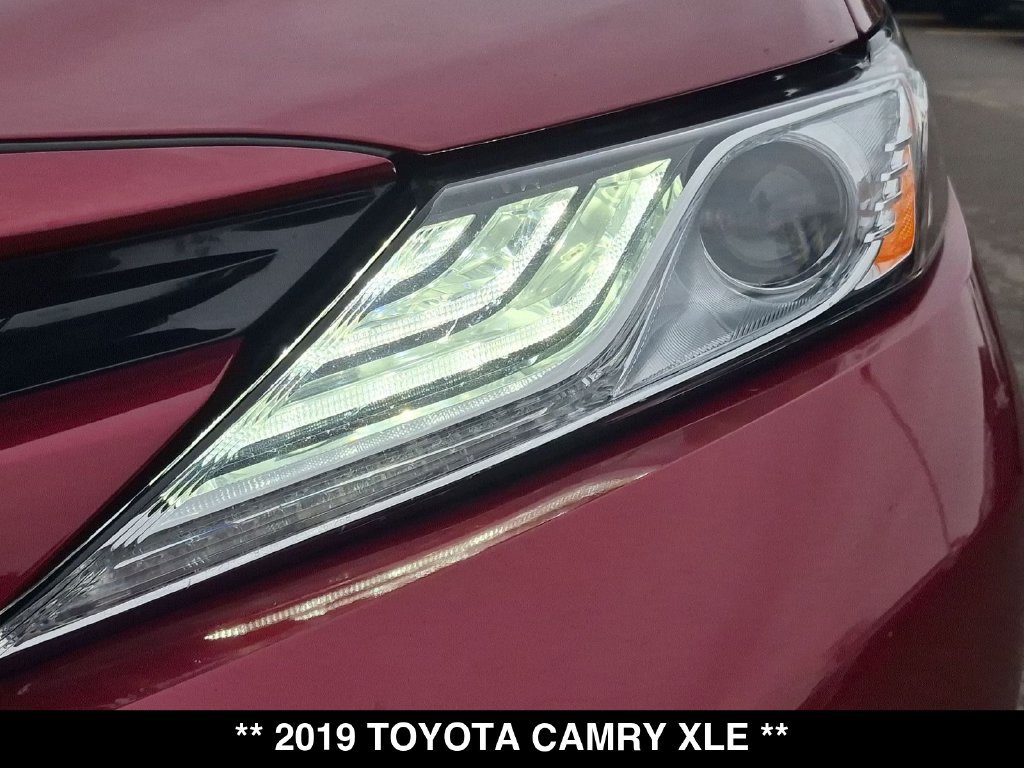 Used 2019 Toyota Camry XLE w/ Navigation Package FWD image 16
