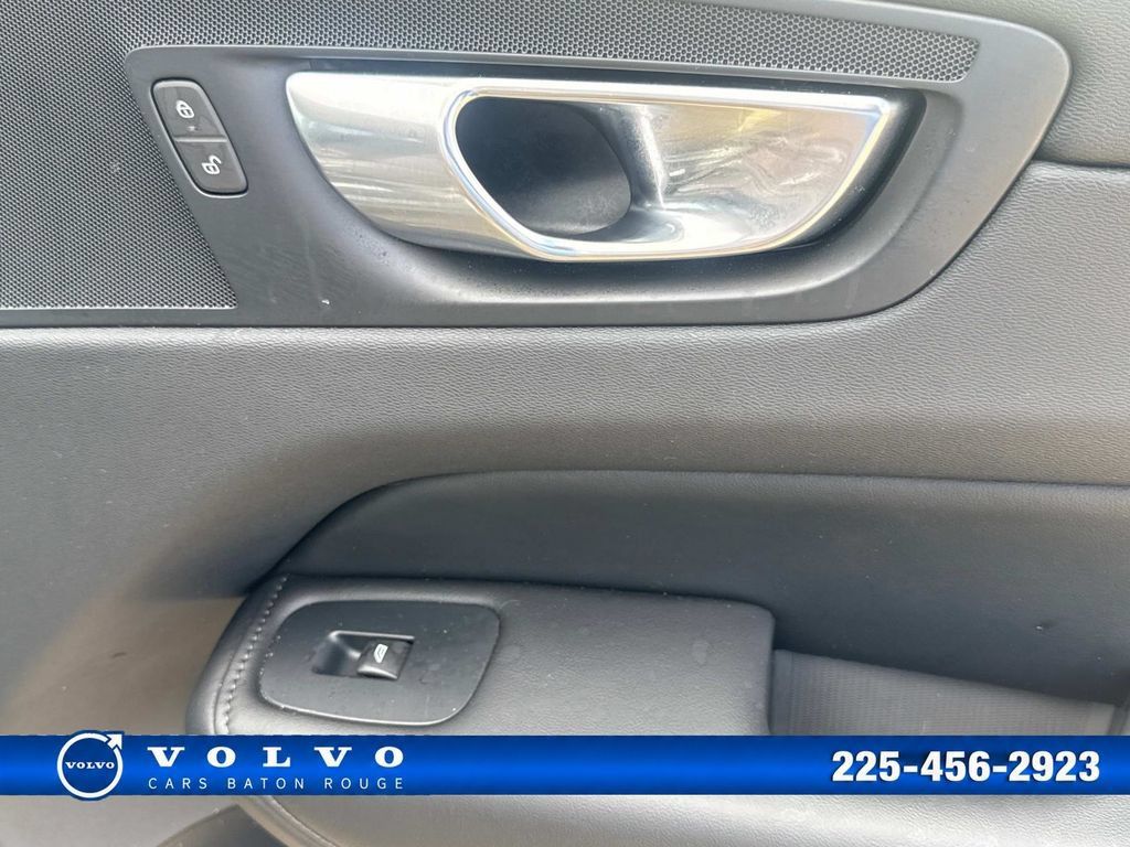 Used 2025 Volvo XC60 B5 Plus AWD/4WD image 19