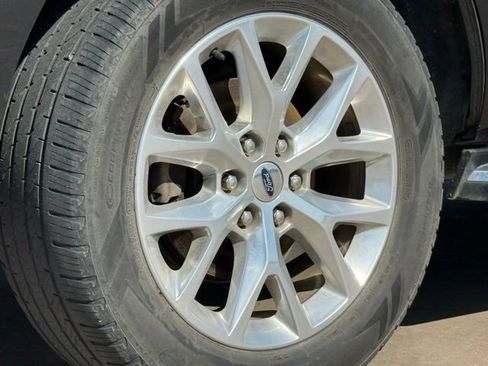 Used 2020 Ford Expedition XLT w/ Equipment Group 202A AWD/4WD image 11