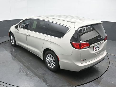 Used 2019 Chrysler Pacifica Touring Plus w/ Cold Weather Group image 41